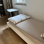 Modernes Untergeschoss-Apartment