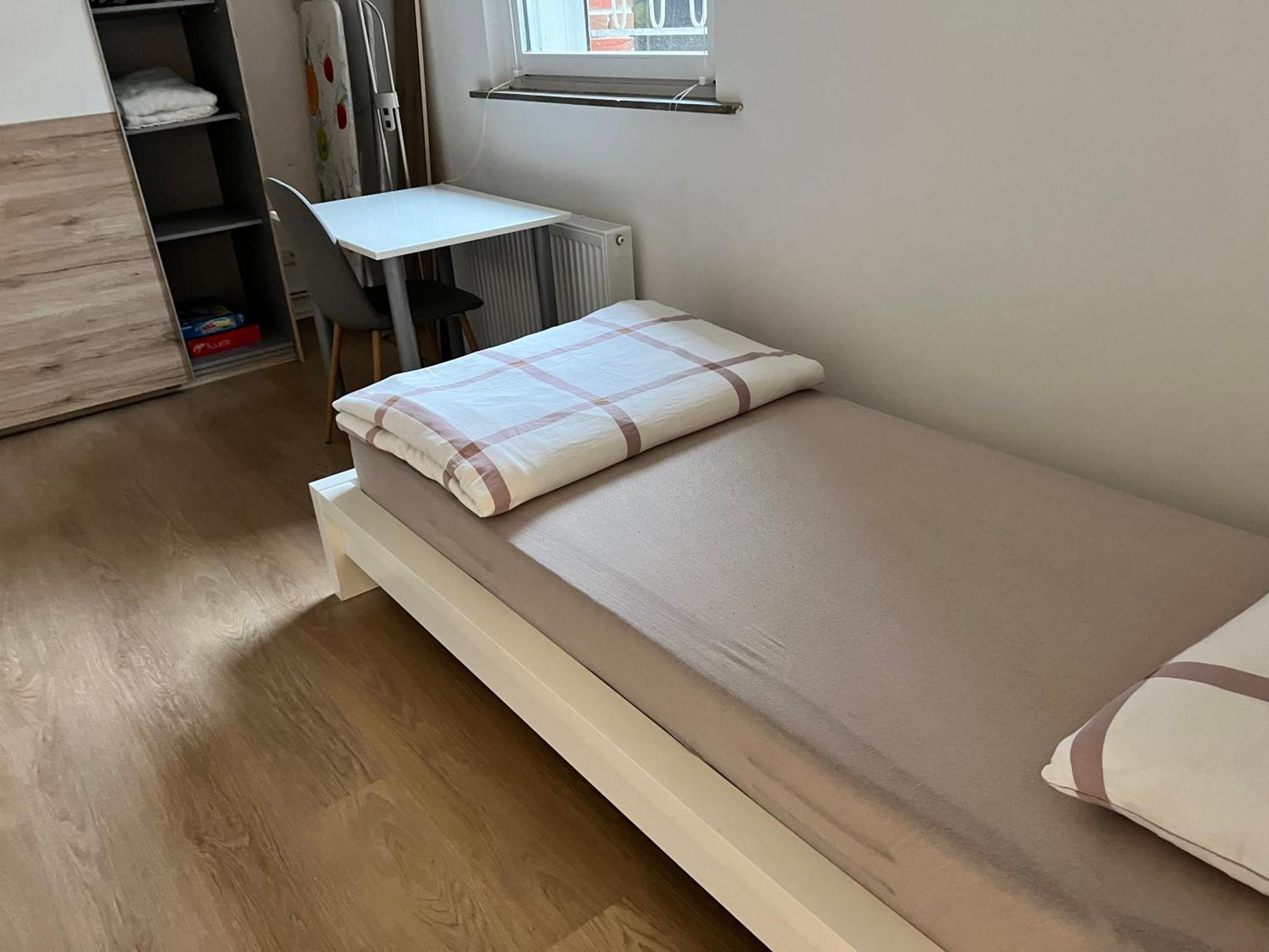 Modernes Untergeschoss-apartment Apartment Hannover